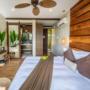 Deluxe Bungalow Sea View Roundtrip Lio Airport Transfers